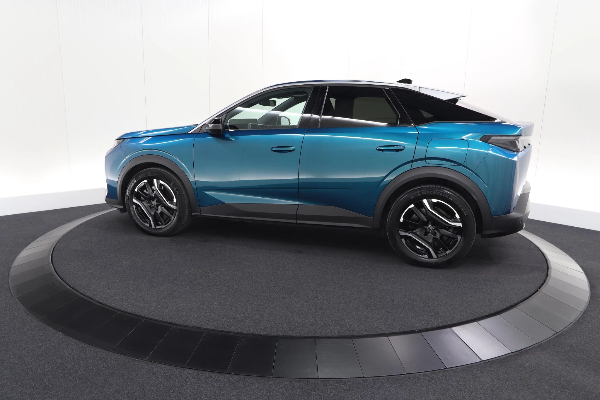 Hoofdafbeelding Peugeot e-3008