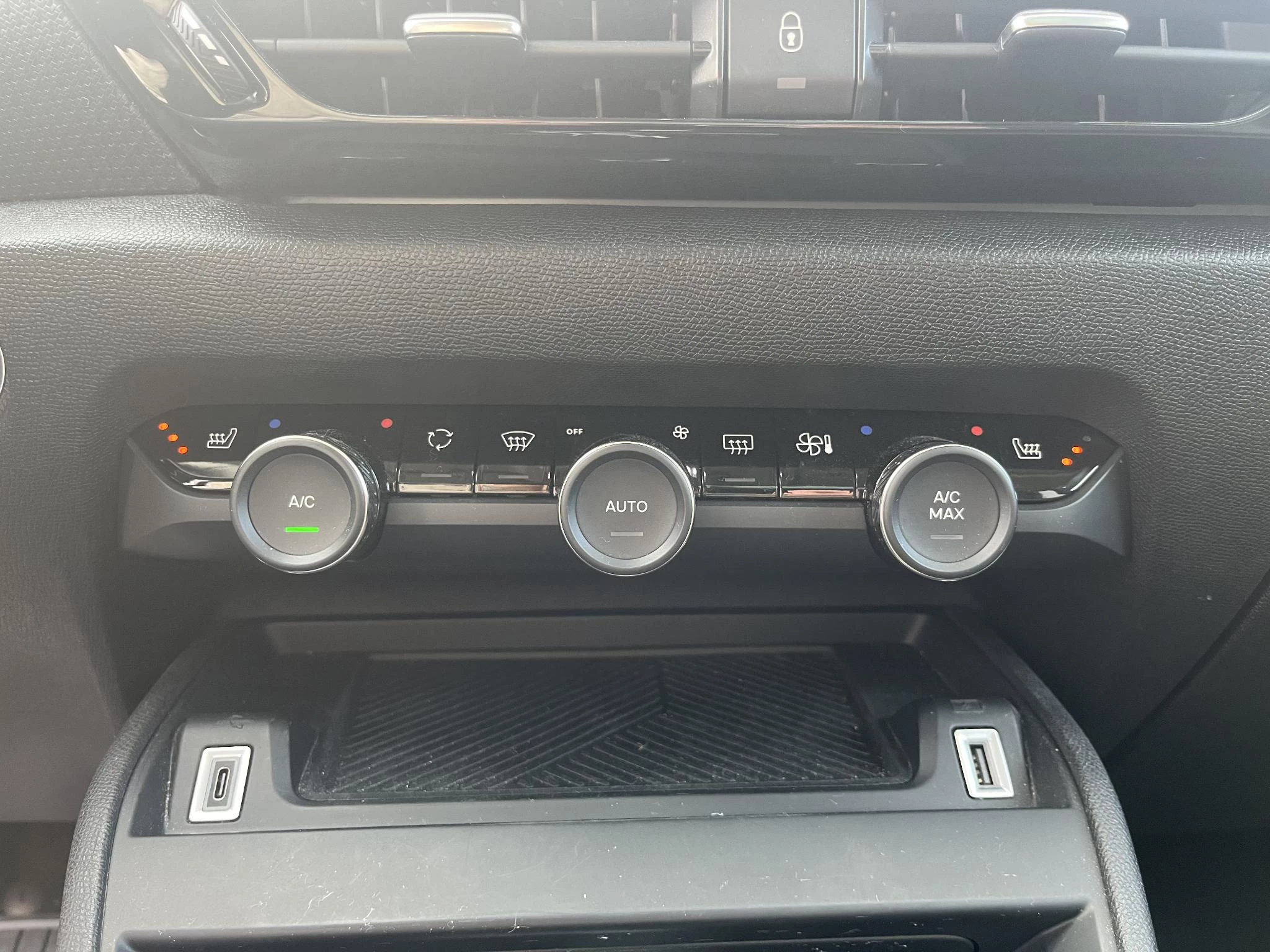 Hoofdafbeelding Citroën ë-C4 X