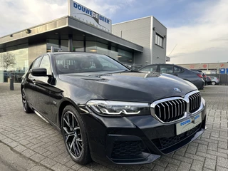 Hoofdafbeelding BMW 5 Serie BMW 5 Serie 530e M Sport Adapt. Cruise | Spiegelpakket | Stuur & Stoelverw. |