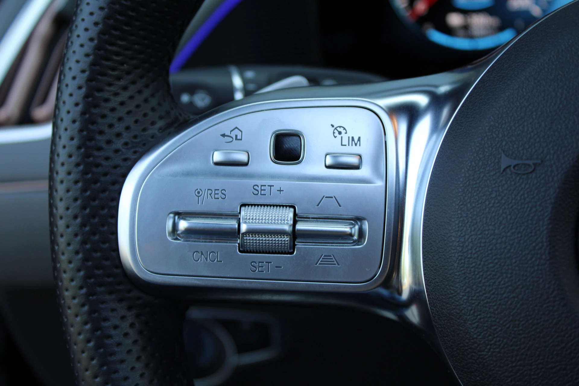 Hoofdafbeelding Mercedes-Benz EQC