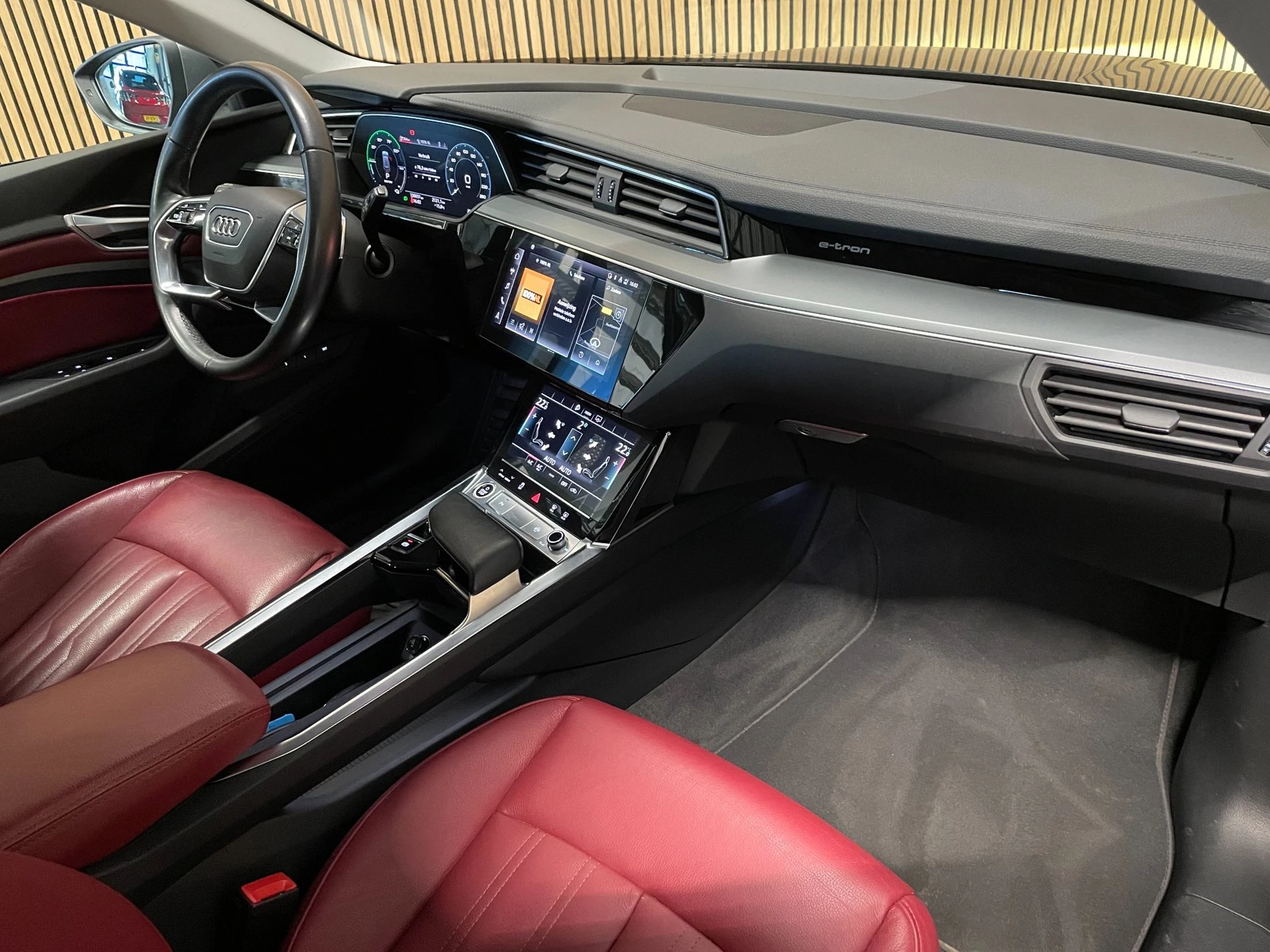 Hoofdafbeelding Audi e-tron