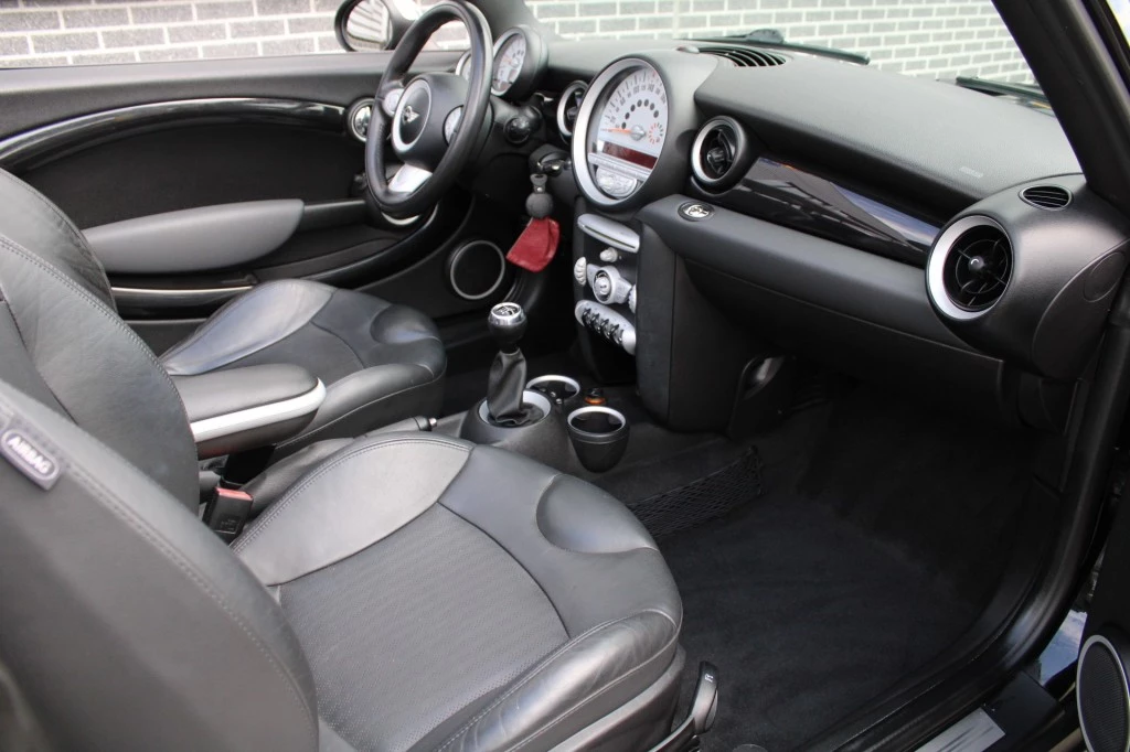 Hoofdafbeelding MINI Cabrio