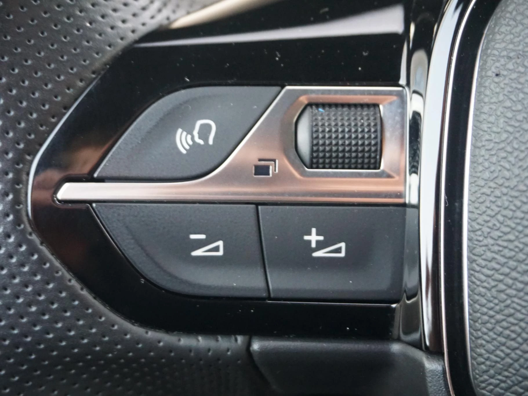 Hoofdafbeelding Peugeot e-2008