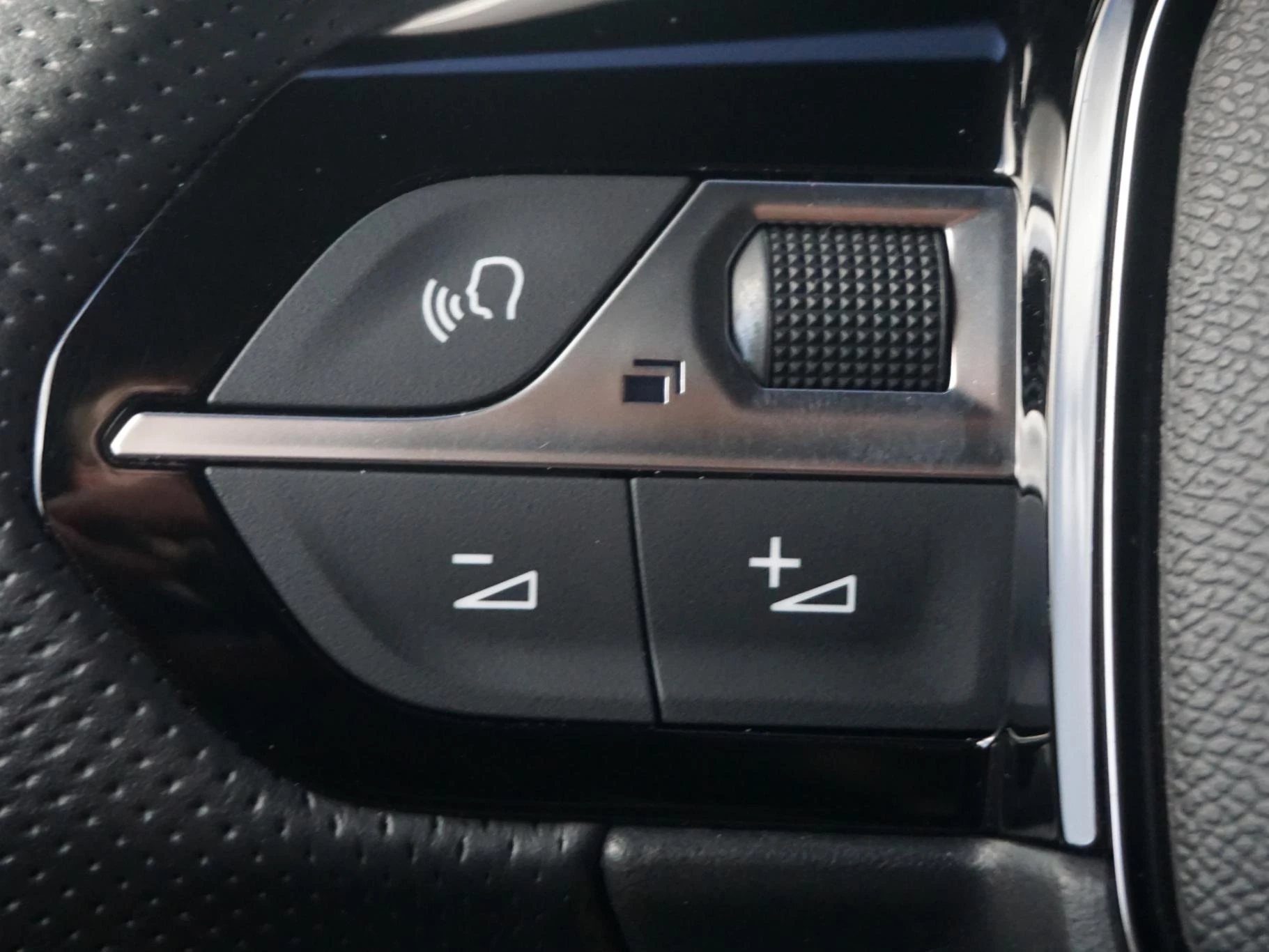 Hoofdafbeelding Peugeot e-2008