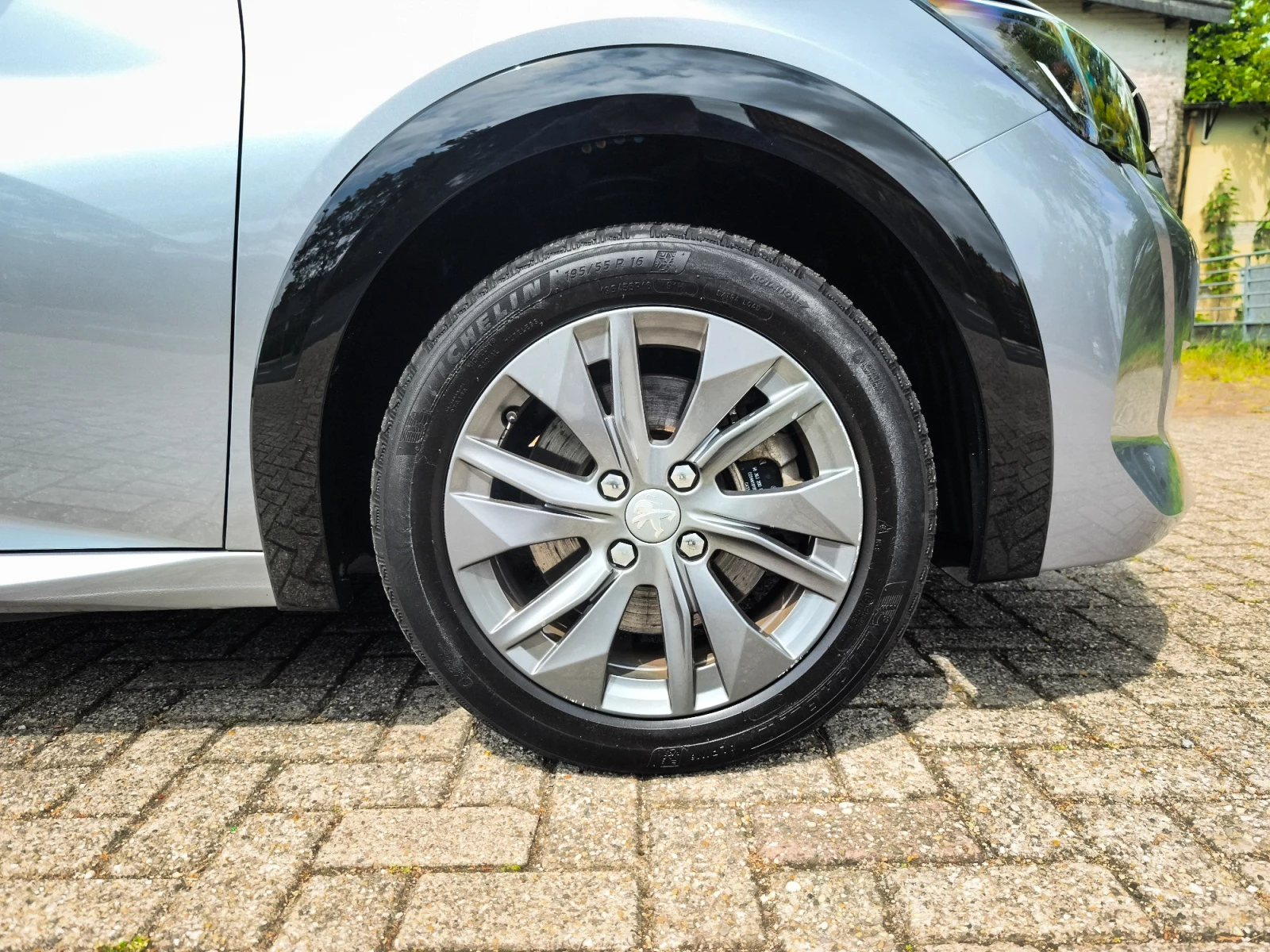 Hoofdafbeelding Peugeot e-208