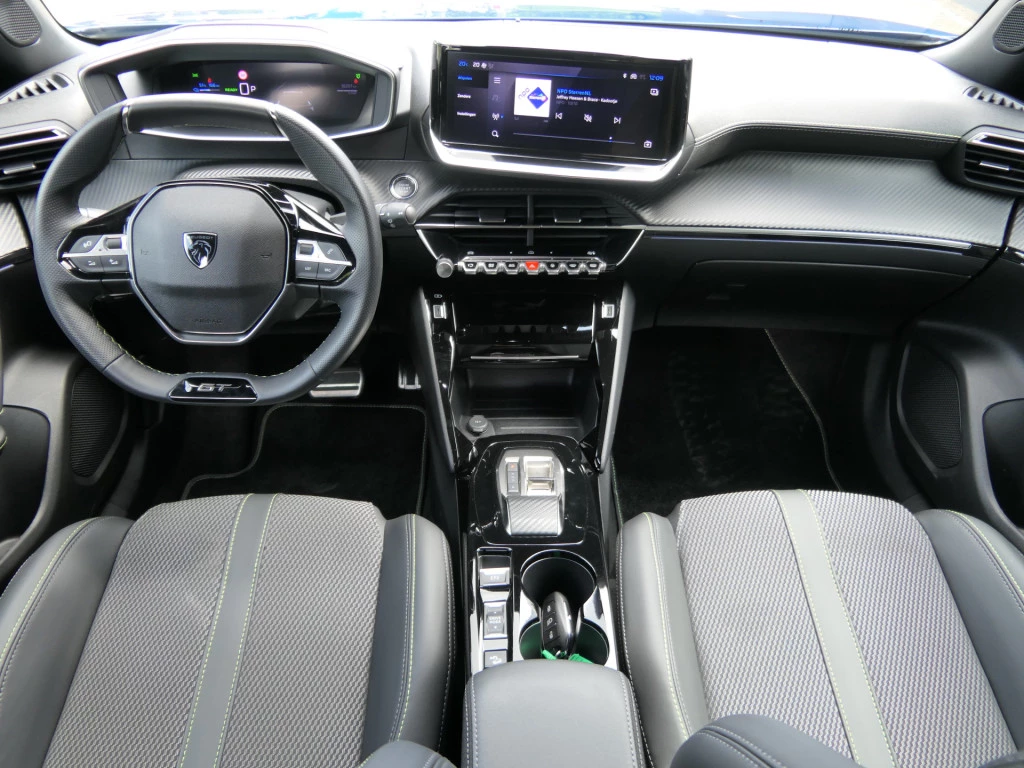 Hoofdafbeelding Peugeot e-2008