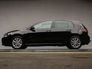 Volkswagen Golf 1.0 TSI Connected Sport (NAVI,LED,CAMERA,GROOT SCHERM,SPORTSTOELEN,PDC,GETINT,TREKHAAK,NETTESTAAT)