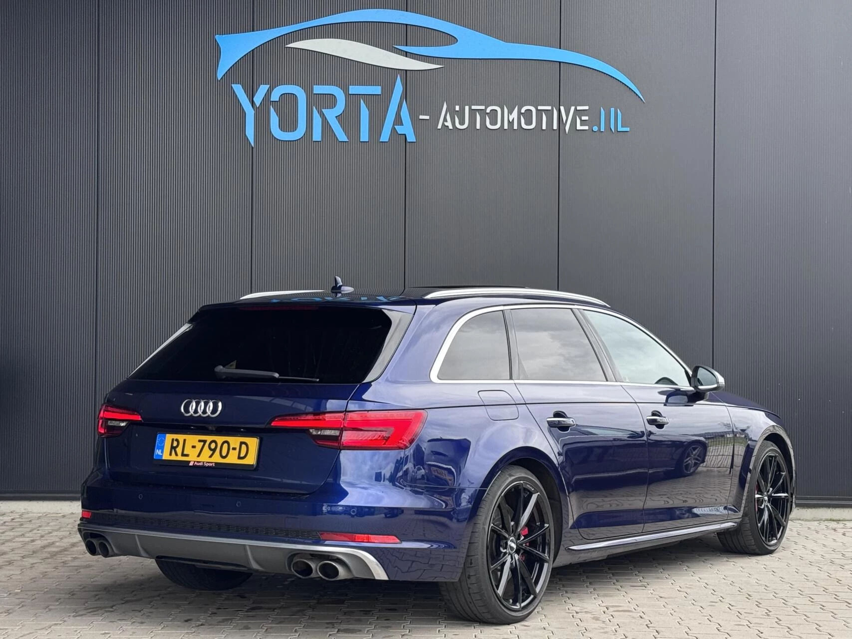 Hoofdafbeelding Audi S4