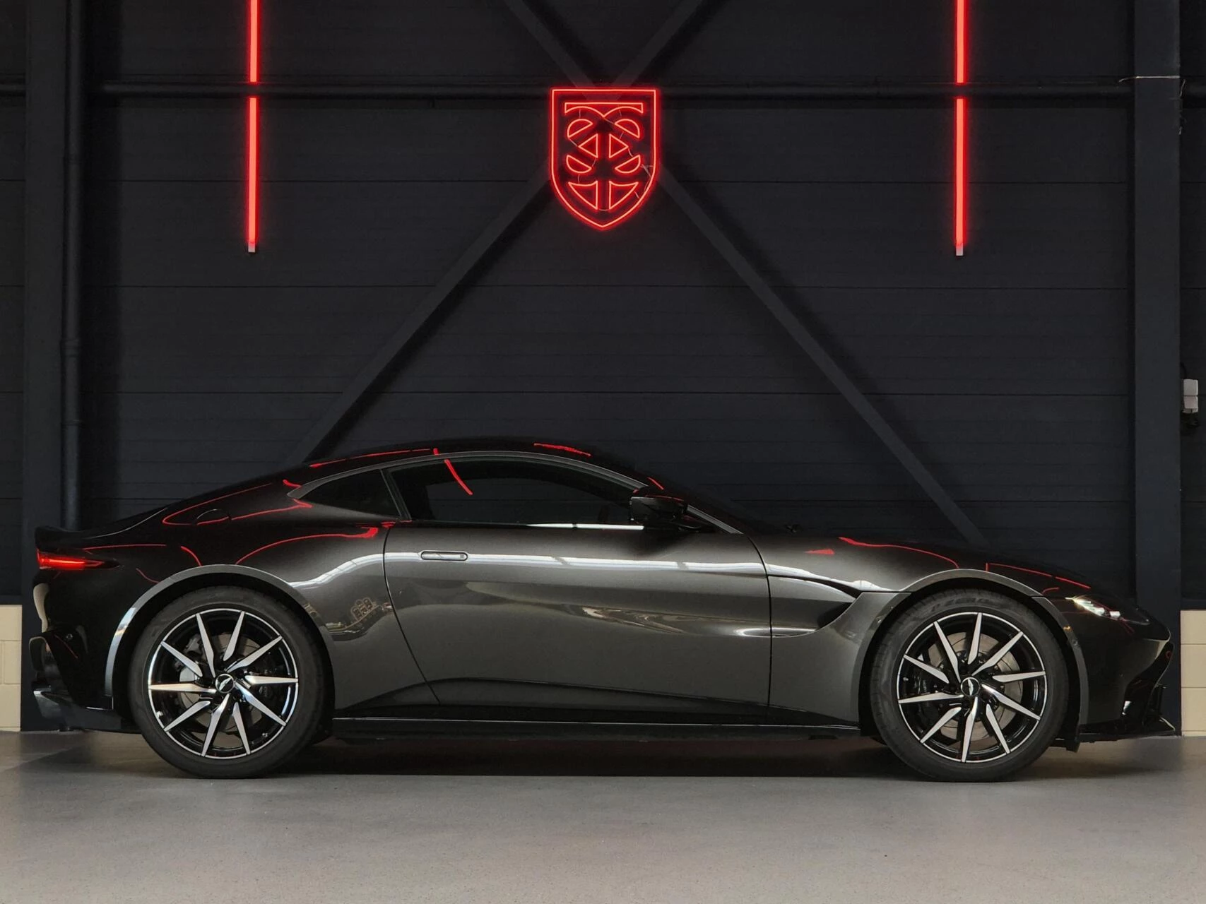 Hoofdafbeelding Aston Martin V8 Vantage