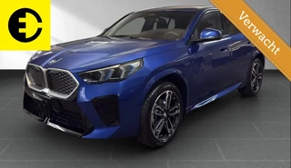 BMW iX2 eDrive20 65 kWh | 98,3% SOH | Alcantara stoelen | Camera