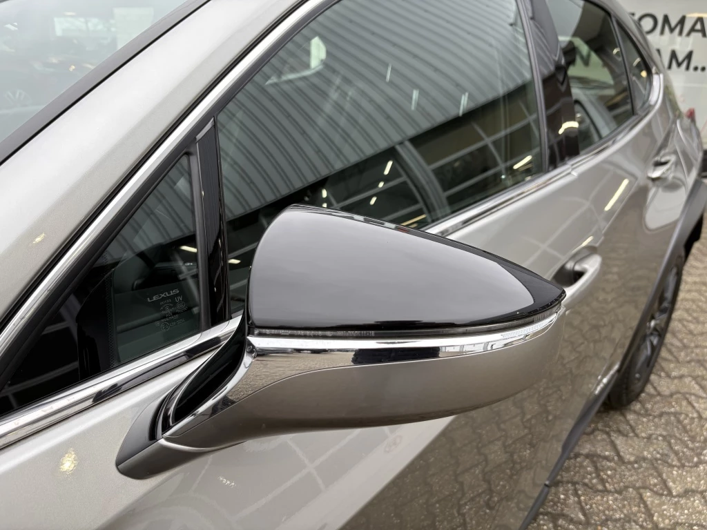 Hoofdafbeelding Lexus UX