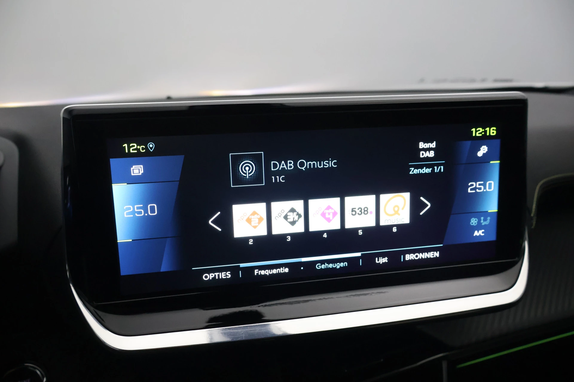 Hoofdafbeelding Peugeot e-2008