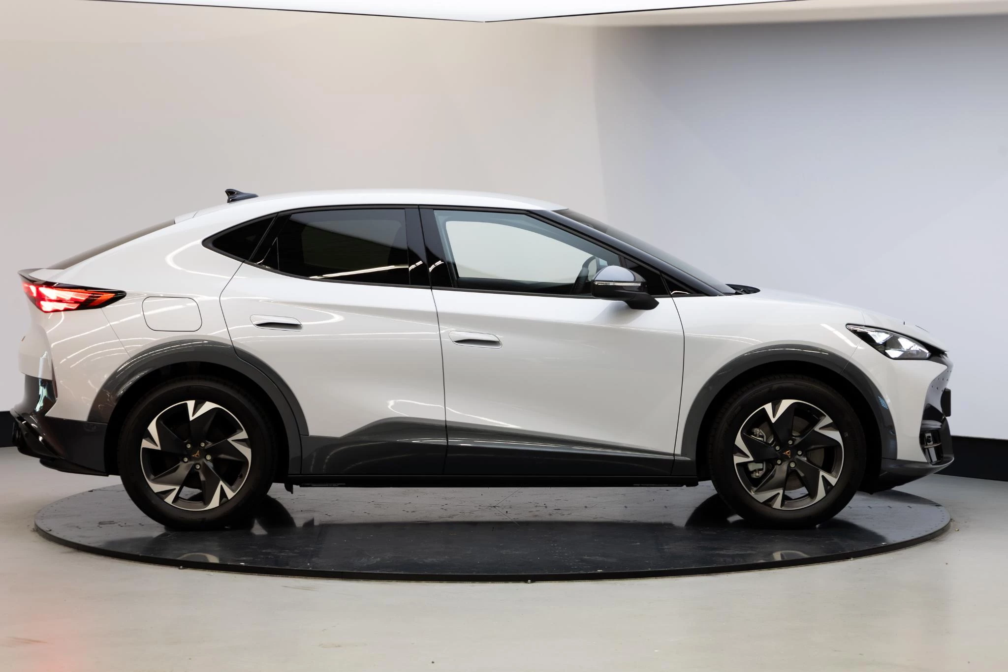 Hoofdafbeelding CUPRA Tavascan