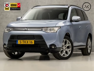 Mitsubishi Outlander 2.0 PHEV Deluxe 203Pk Automaat (SCHUIFDAK, NAVIGATIE, LEDER, CAMERA, STOELVERWARMING, SPORTSTOELEN, GETINT GLAS, ELEK ACHTERKLEP, NIEUWSTAAT)