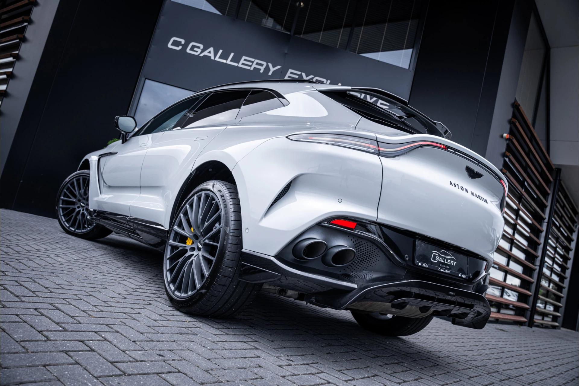 Hoofdafbeelding Aston Martin DBX