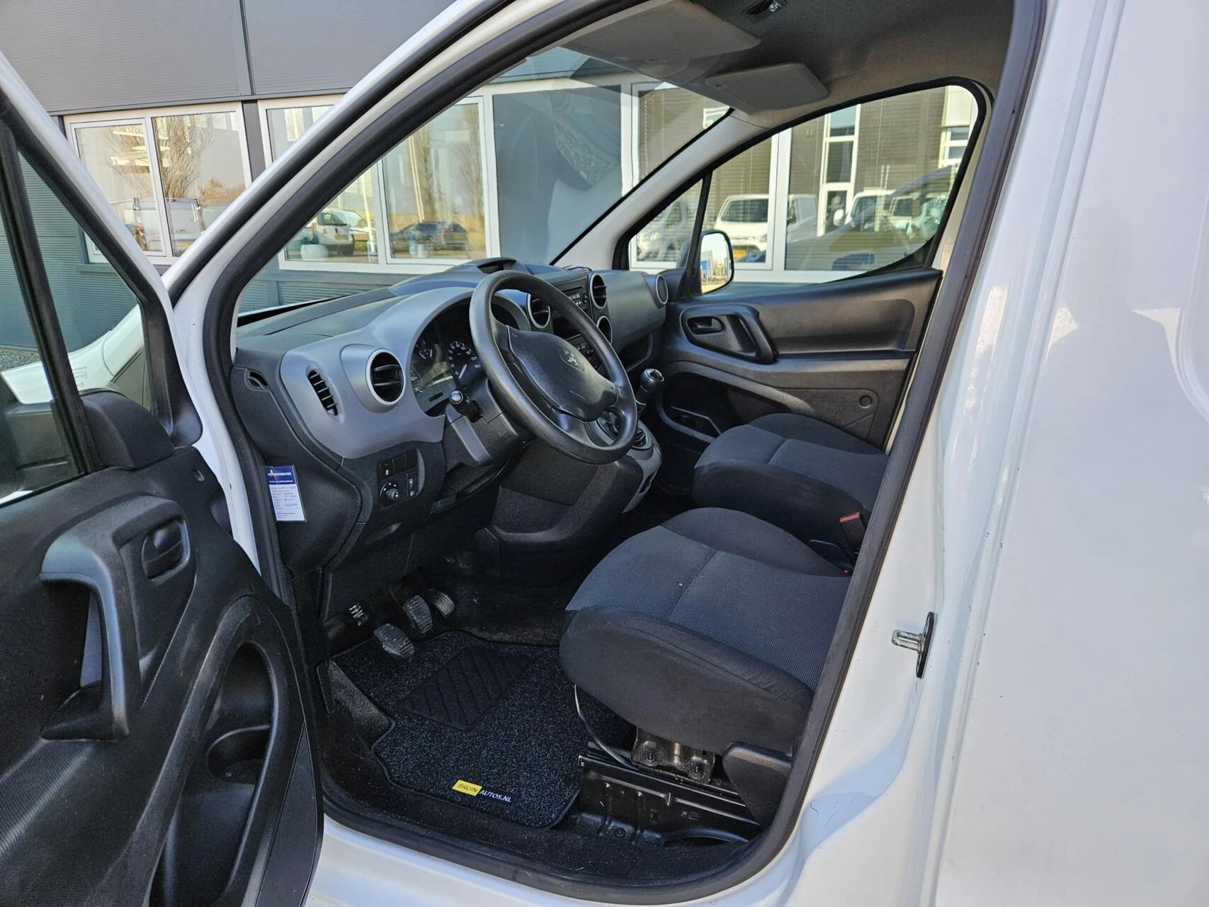 Hoofdafbeelding Peugeot Partner