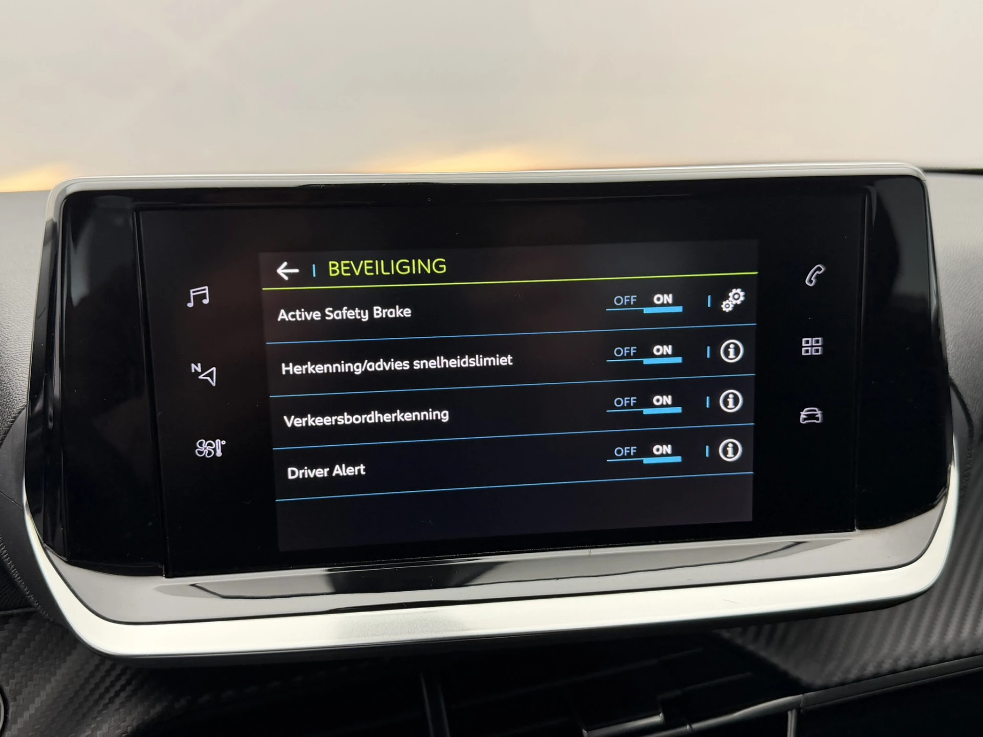 Hoofdafbeelding Peugeot e-2008