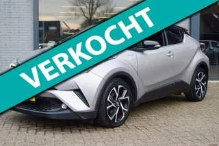 Toyota C-HR 1.8 Hybrid Bi-Tone Plus |UNIEK!!|Elektrisch open dak|Leder|Navigatie