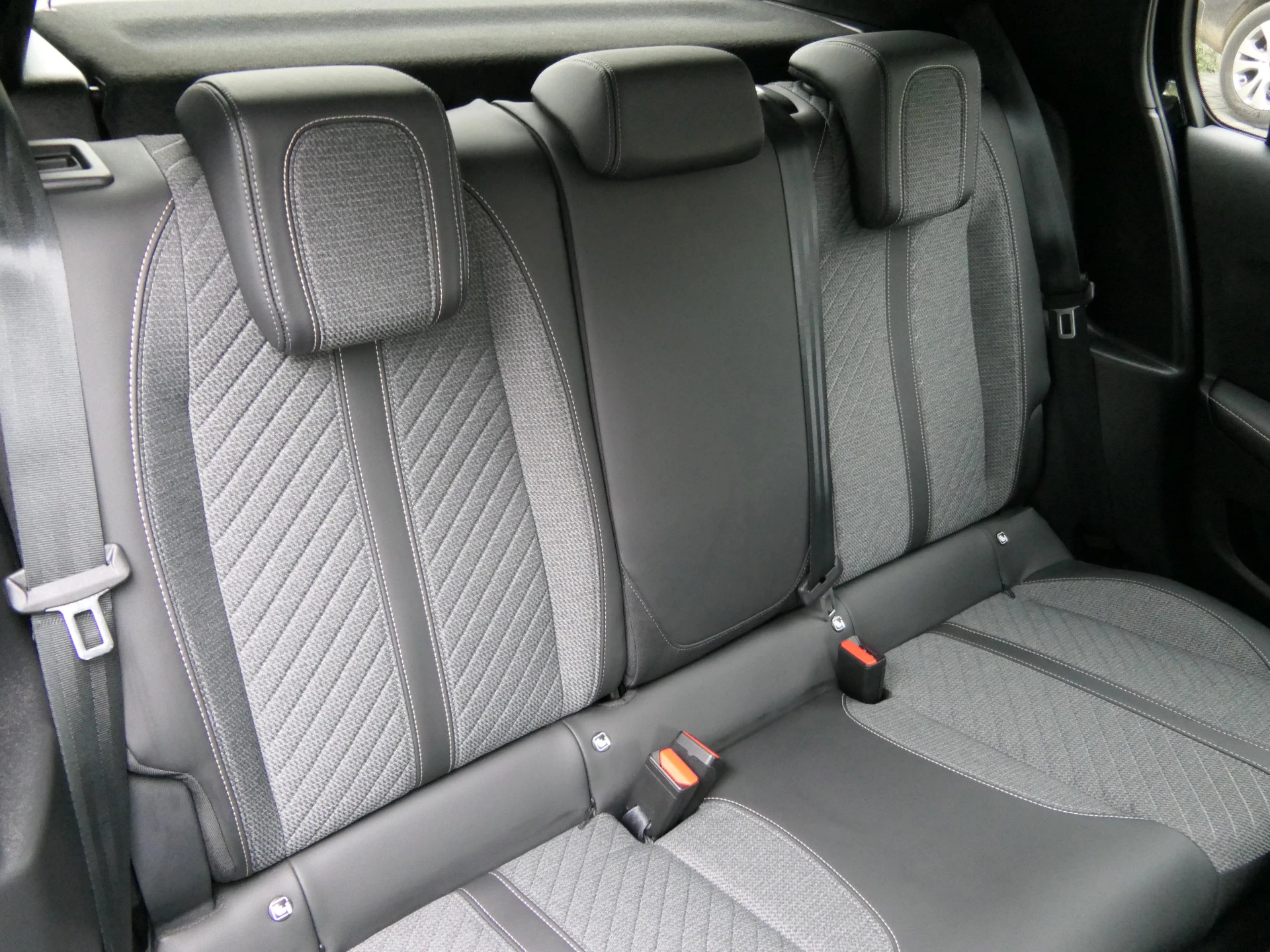 Hoofdafbeelding Peugeot e-208