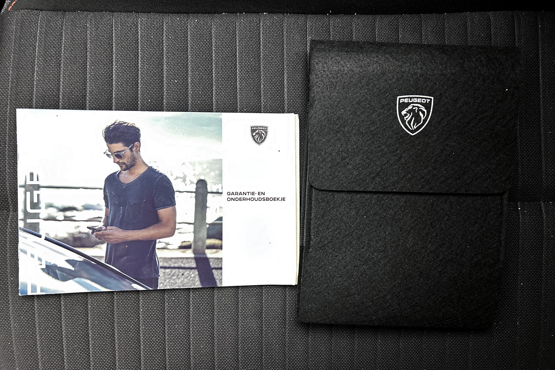 Hoofdafbeelding Peugeot e-208