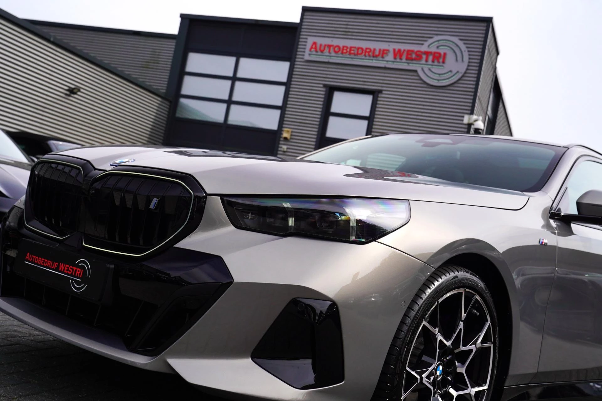 Hoofdafbeelding BMW i5