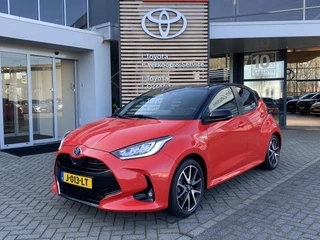 Toyota Yaris 1.5 Hybrid LAUNCH EDITION NAVI 17' LM-VELGEN STOELVERW JBL-AUDIO KEYLESS APPLE/ANDROID HEAD-UP DODEHOEKDETECTIE 1E-EIG NL-AUTO