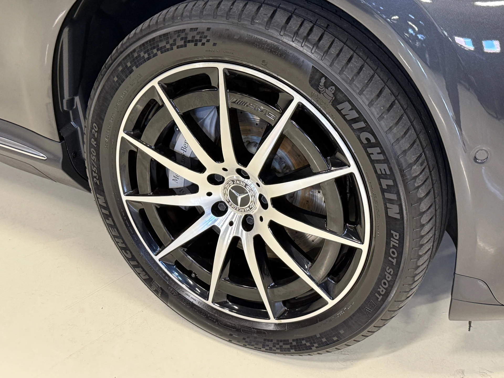 Hoofdafbeelding Mercedes-Benz EQC