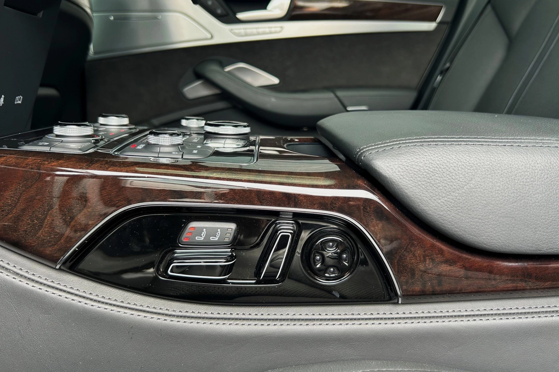 Hoofdafbeelding Audi A8