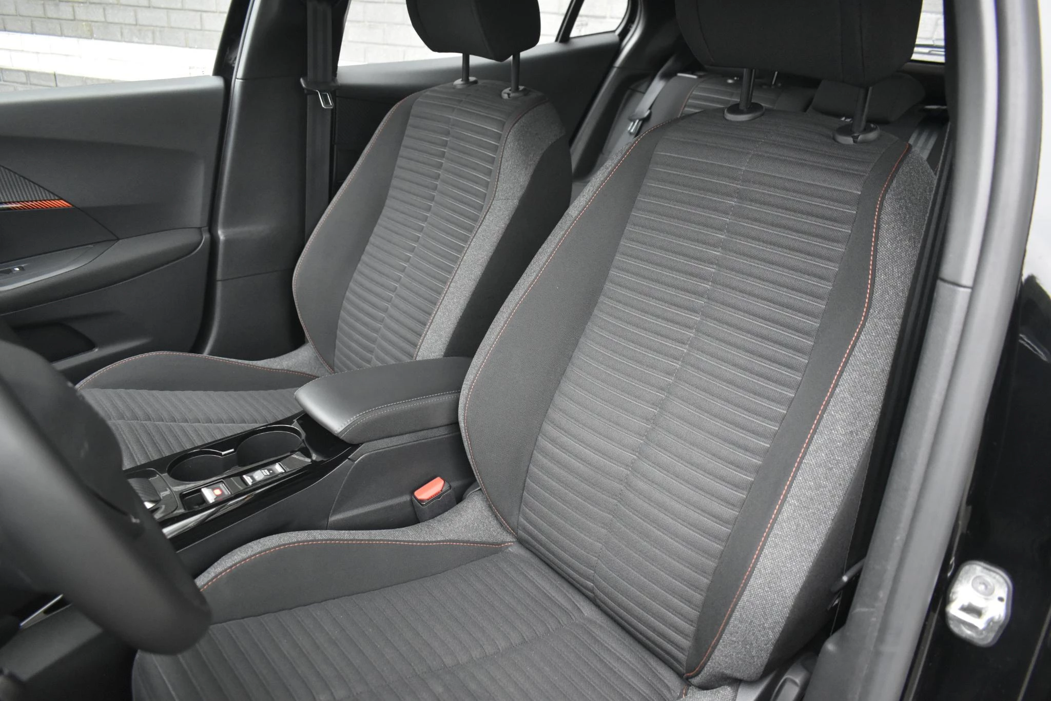 Hoofdafbeelding Peugeot e-2008