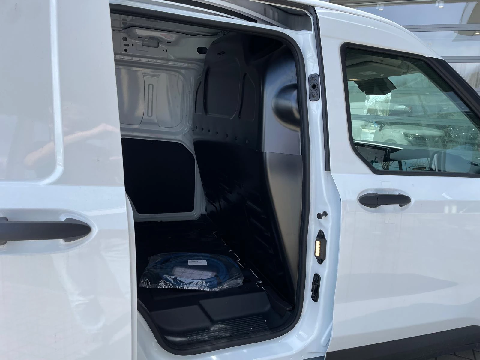 Hoofdafbeelding Ford E-Transit Courier