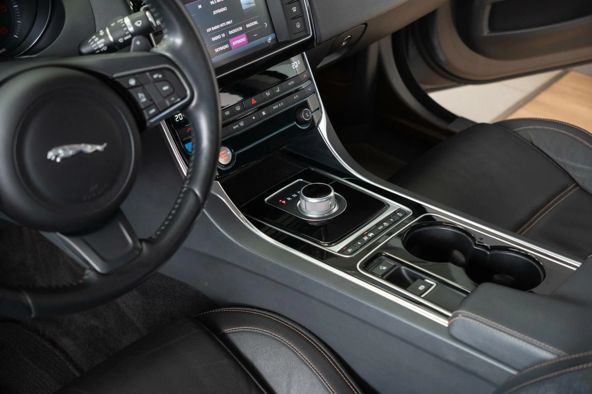 Hoofdafbeelding Jaguar XE
