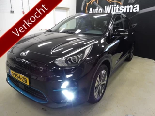 Hoofdafbeelding Kia e-Niro Kia e-Niro DynamicLine 64 kWh 3 fase SOH 100%! Stof/leer | LMV 17" | Stoel-stuur verw. | Camera | Warmtepomp | 1e eig.