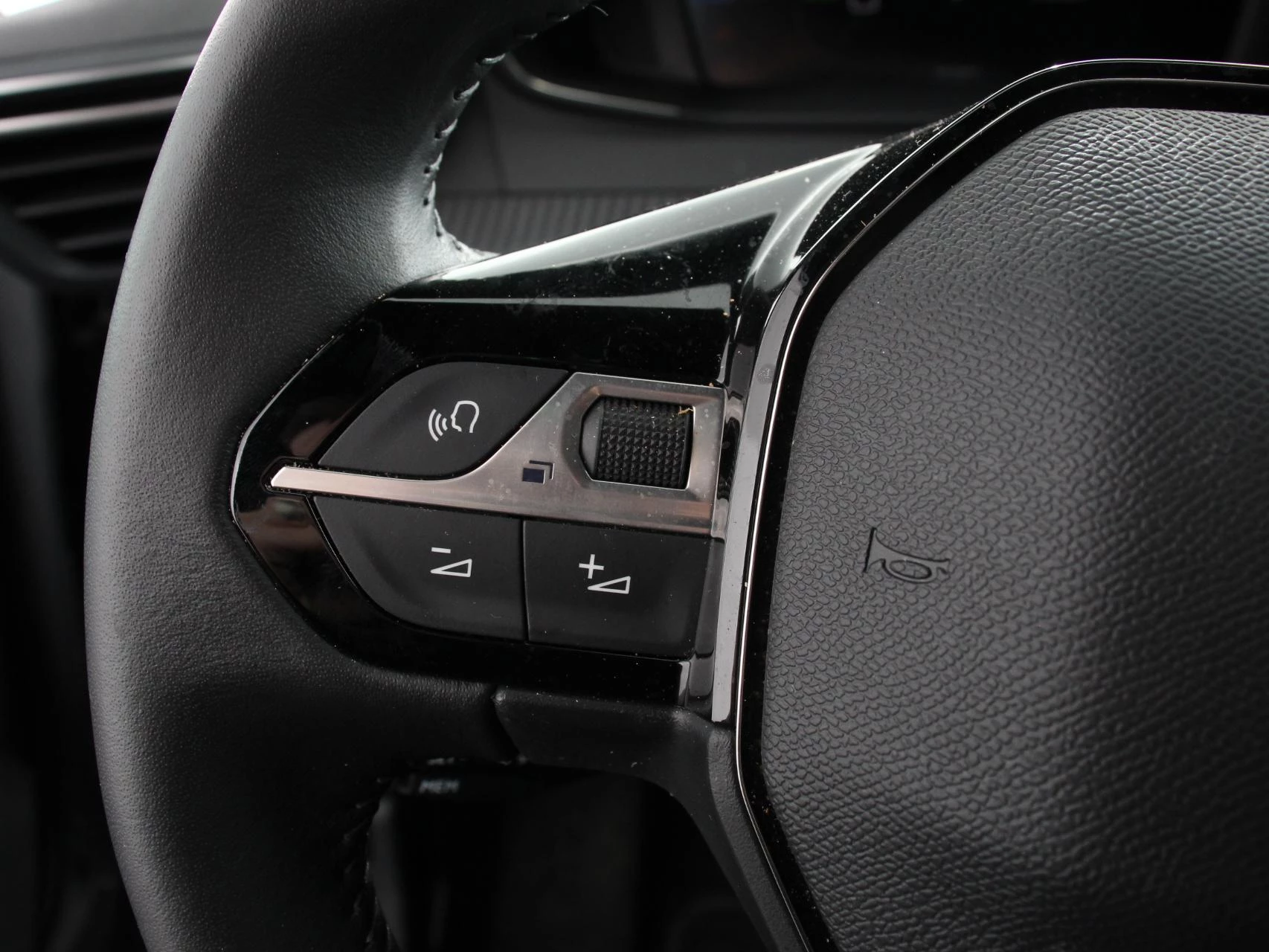 Hoofdafbeelding Peugeot e-2008