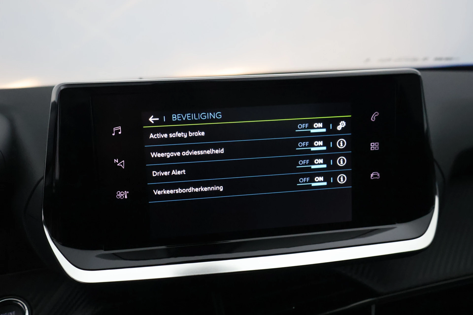 Hoofdafbeelding Peugeot e-2008