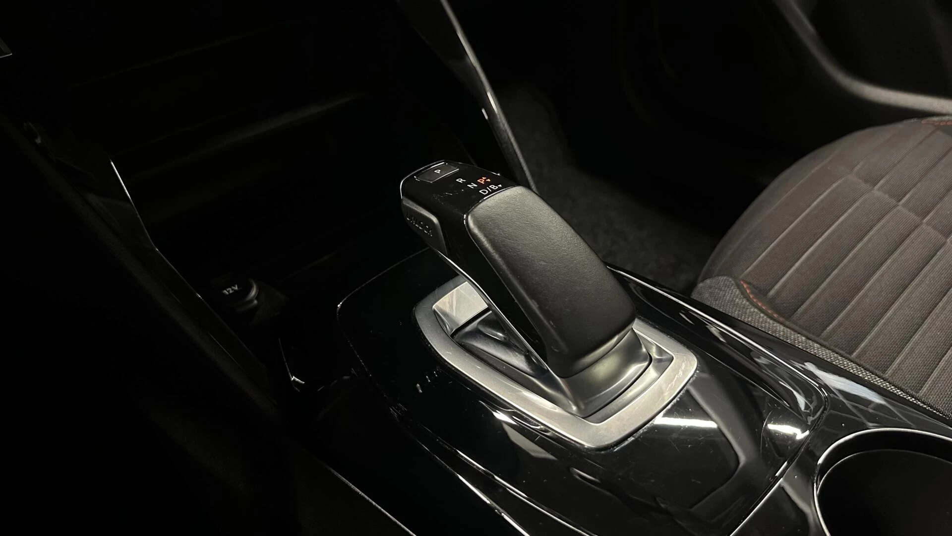 Hoofdafbeelding Peugeot e-208