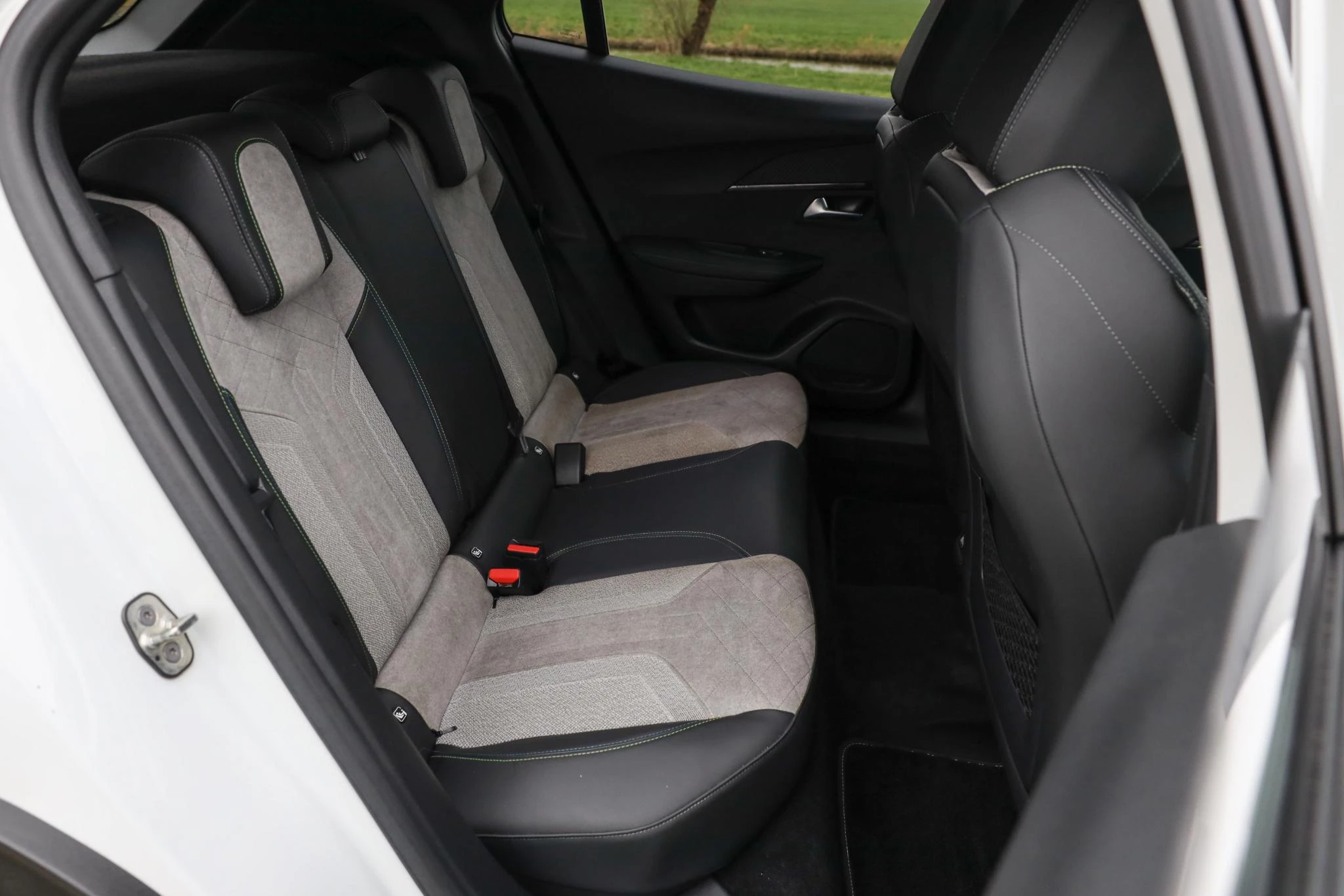 Hoofdafbeelding Peugeot e-2008