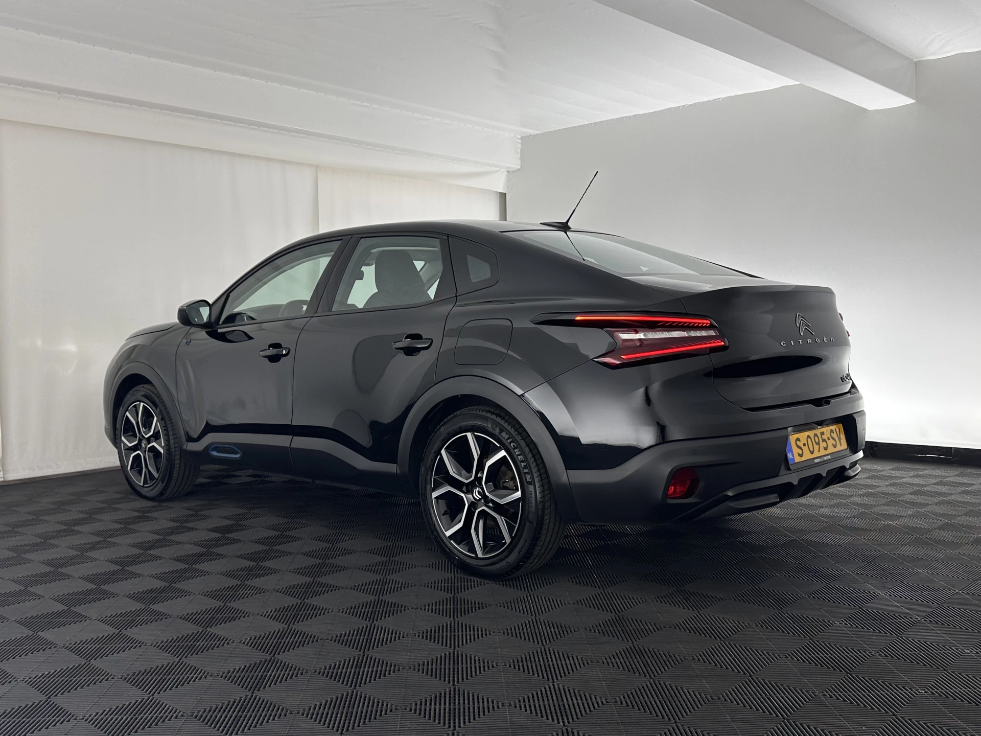 Hoofdafbeelding Citroën ë-C4 X