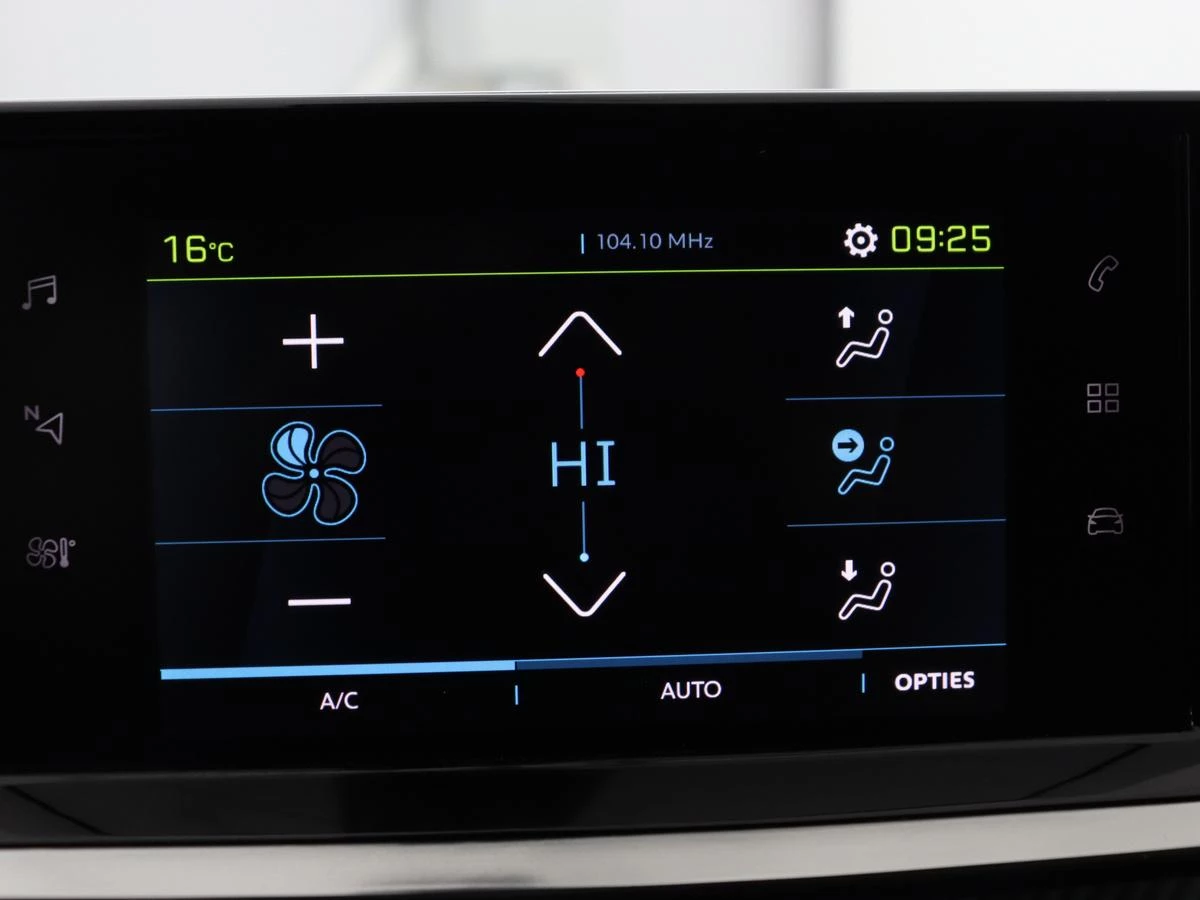 Hoofdafbeelding Peugeot e-2008