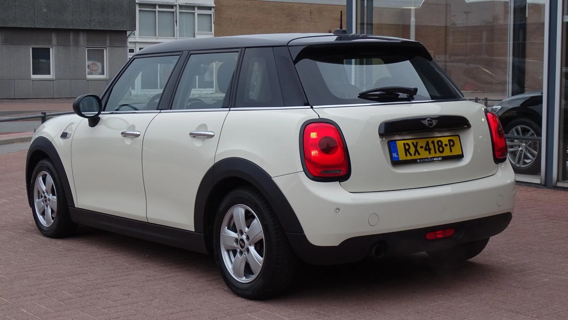 Hoofdafbeelding MINI One