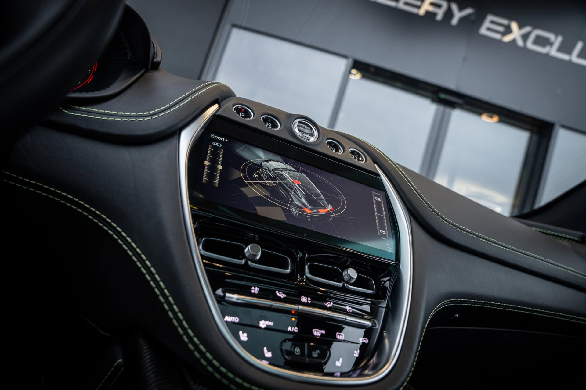 Hoofdafbeelding Aston Martin DBX
