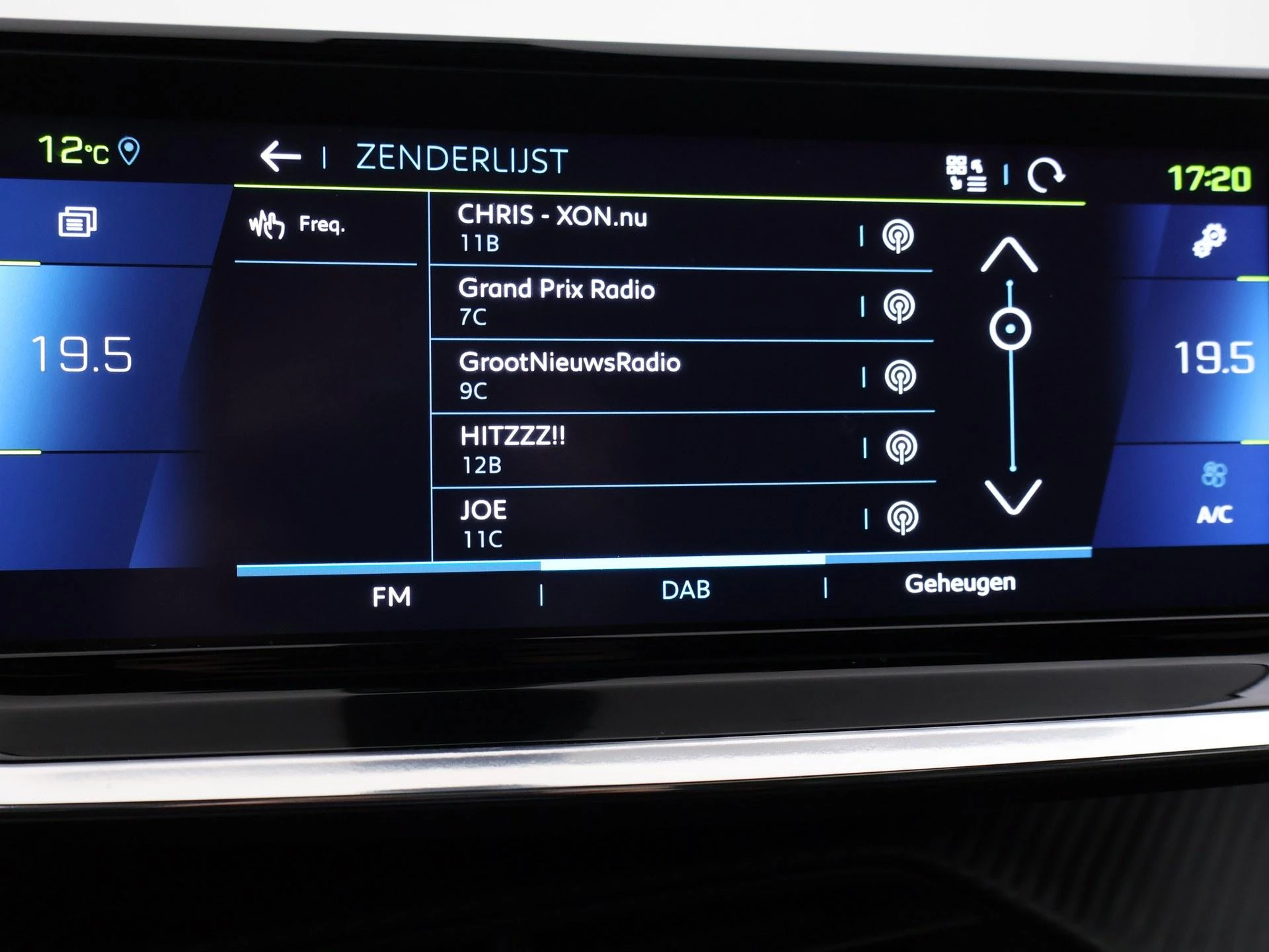 Hoofdafbeelding Peugeot e-2008