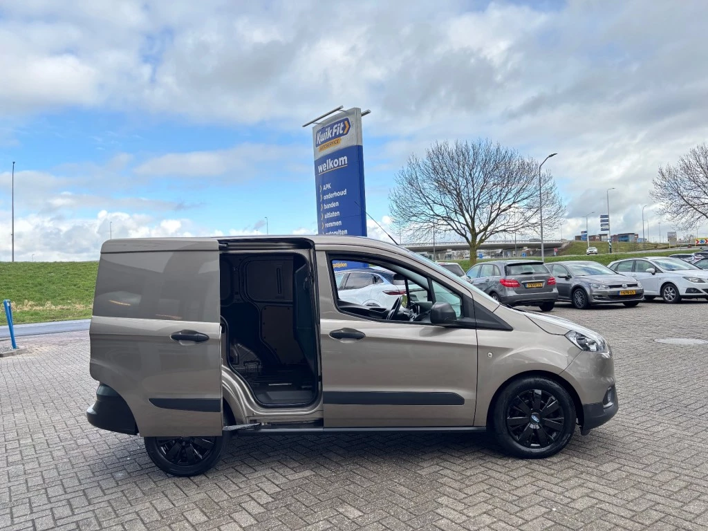 Hoofdafbeelding Ford Transit Courier