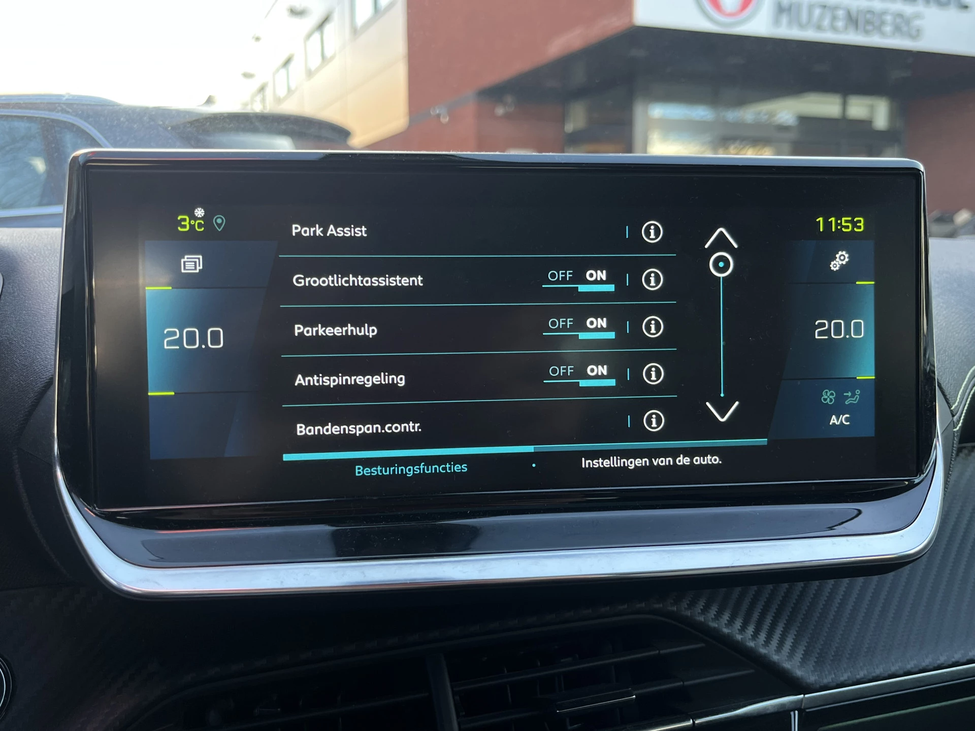 Hoofdafbeelding Peugeot e-2008