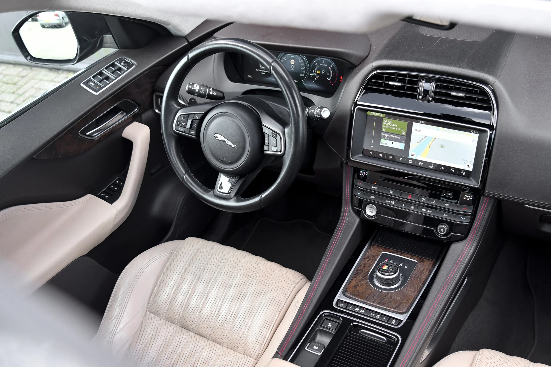 Hoofdafbeelding Jaguar F-PACE