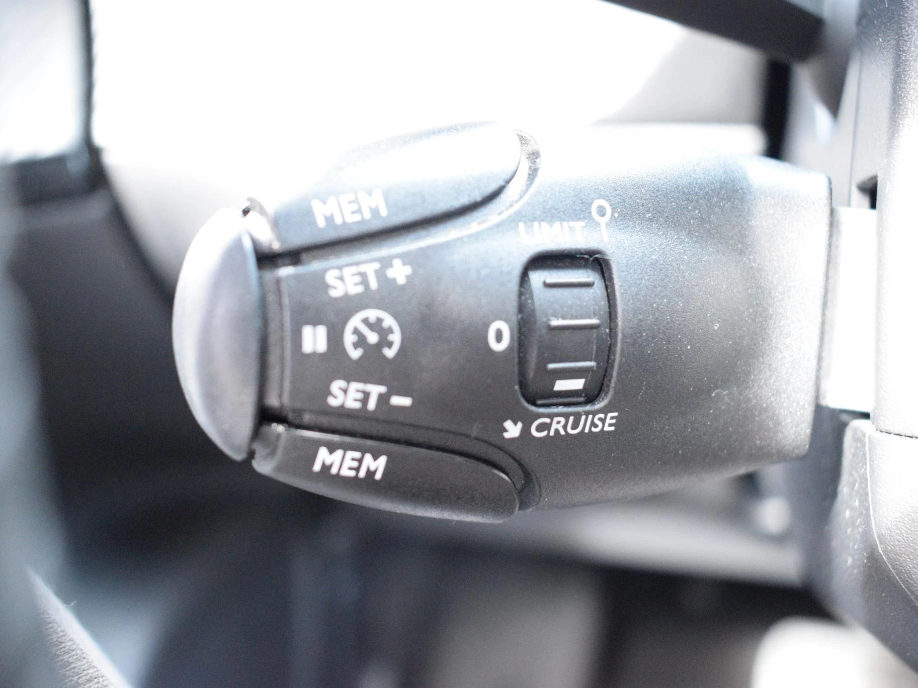 Hoofdafbeelding Peugeot e-2008
