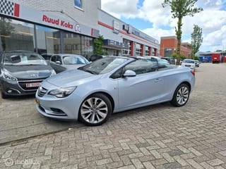 Hoofdafbeelding Opel Cascada OPEL CASCADA 1.6 TURBO COSMO CABRIO  / NL Auto / 200pk / Navigatie / Stoelverwarming / Achteruitrijcamera /