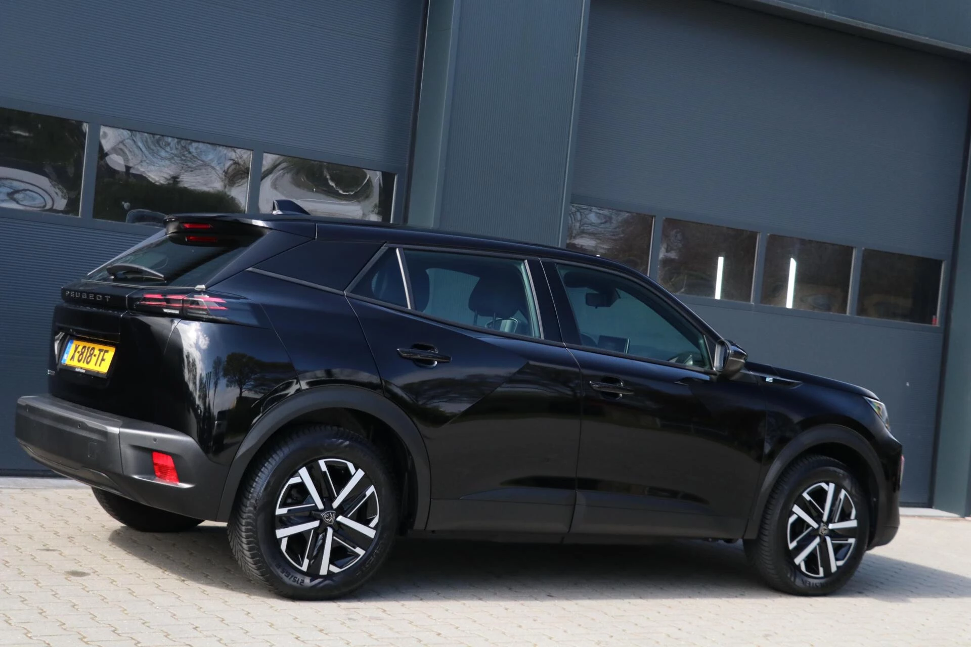 Hoofdafbeelding Peugeot e-2008