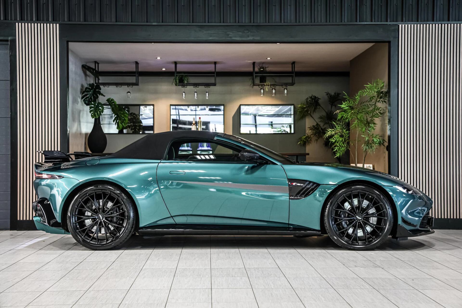 Hoofdafbeelding Aston Martin V8 Vantage