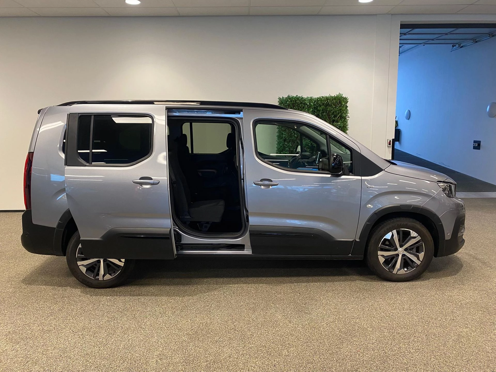 Hoofdafbeelding Peugeot e-Rifter