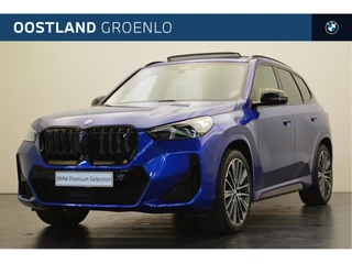 BMW iX1 xDrive30 High Executive M Sport / Panoramadak / Trekhaak / M Adaptief onderstel / Sportstoelen / Massagefunctie / Parking Assistant Plus / Head-Up / Live Cockpit Professional / Comfort Access